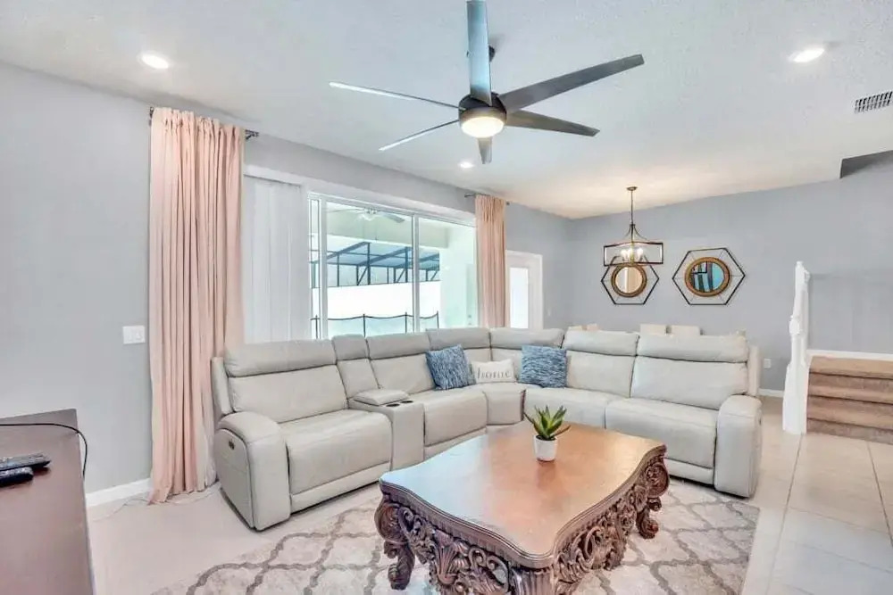 Your Enchanted Take Me Away Townhome! 5 Bedroom Townhouse