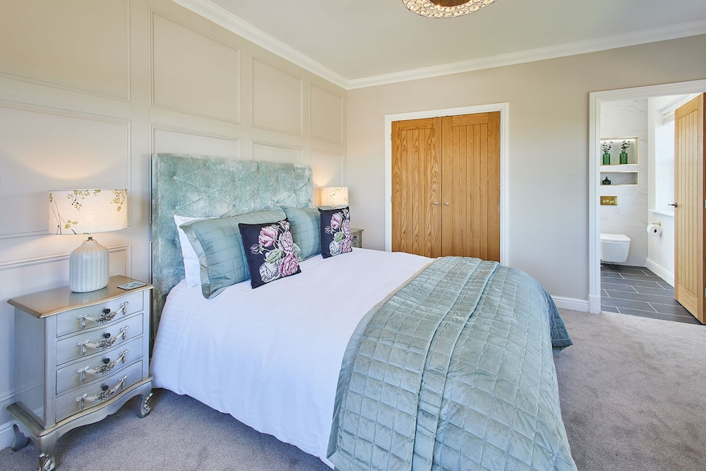 Host Stay Finch House