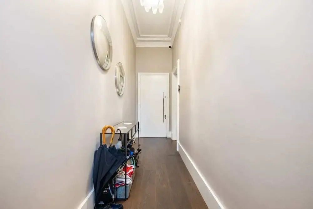 Spacious Designer 2 Bedroom Maisonette With Garden in Chelsea, London