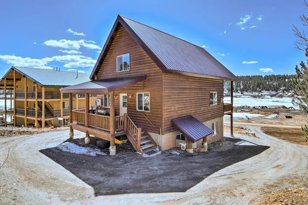Whistling Woods Cabin: Meadow Views + Gas Grill!