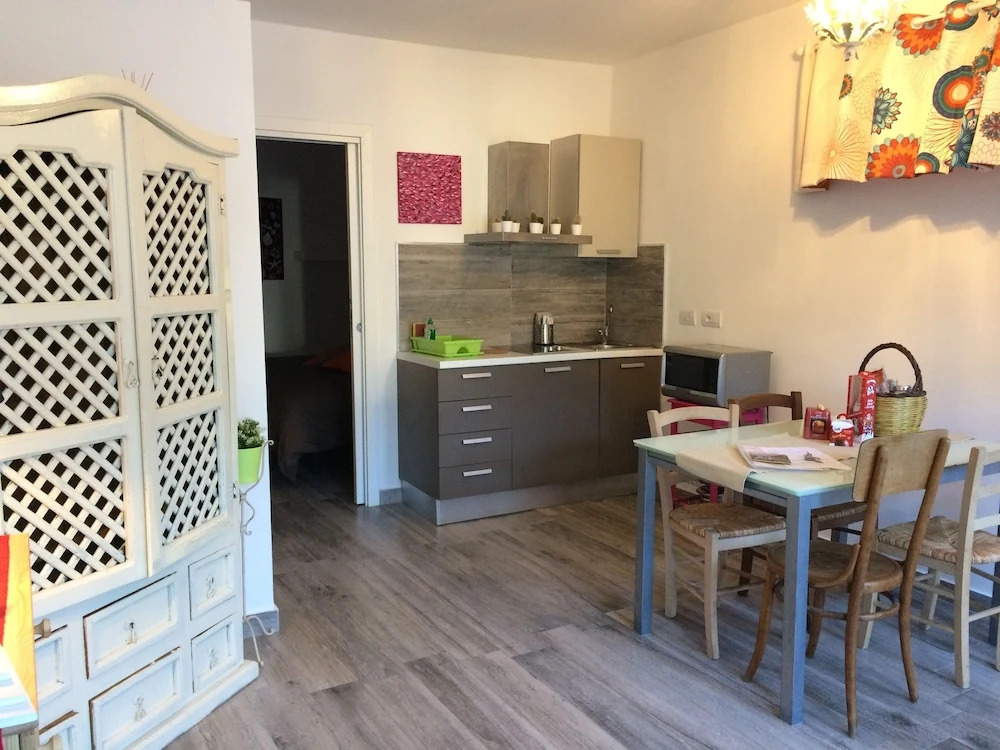 Regginè Holiday Apartments