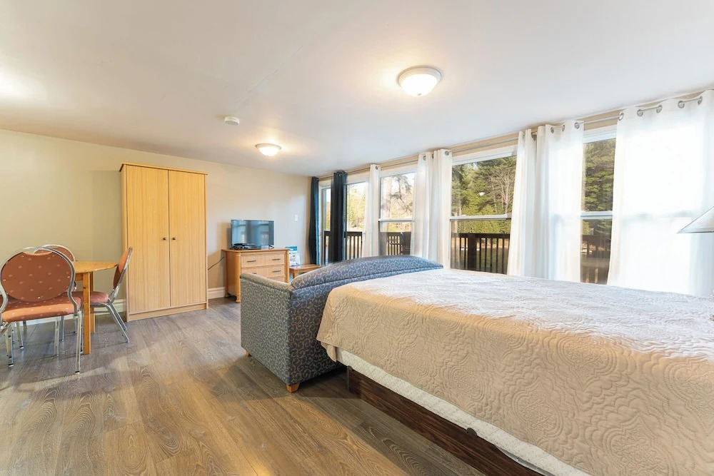 Twin Lakes Resort