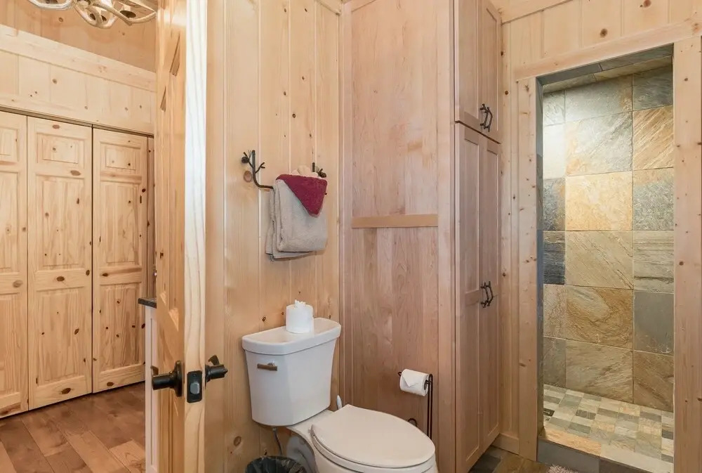 Mounticello Log Cabin - 4 Br Home