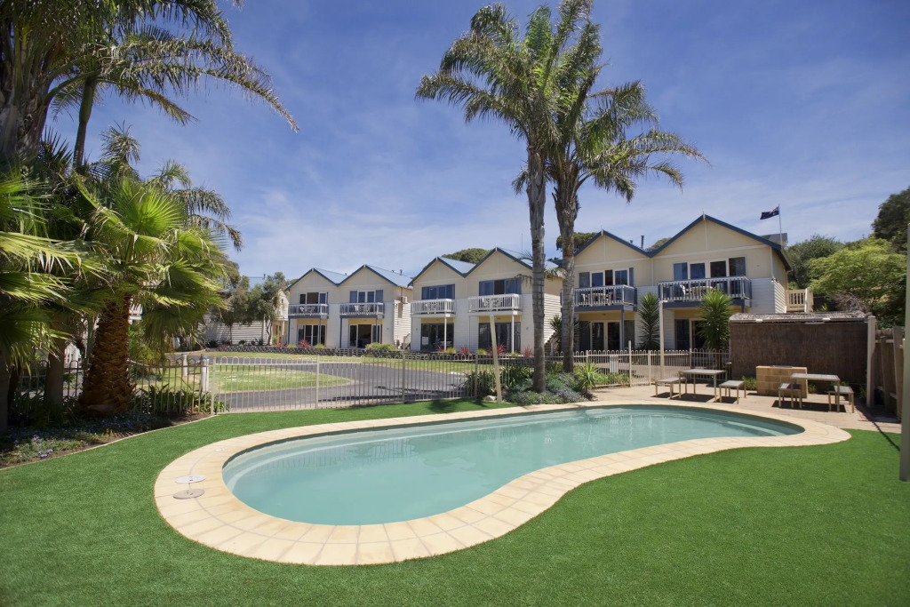 Boathouse Resort Studios and Suites