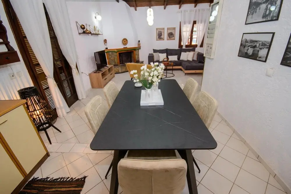 Ellis Holiday Home