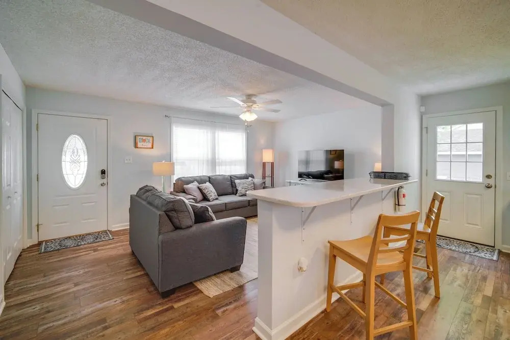 Pet-Friendly Villas Vacation Rental: Walk to Bay