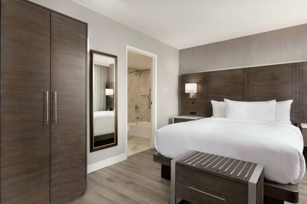 Embassy Suites By Hilton Montreal Airport