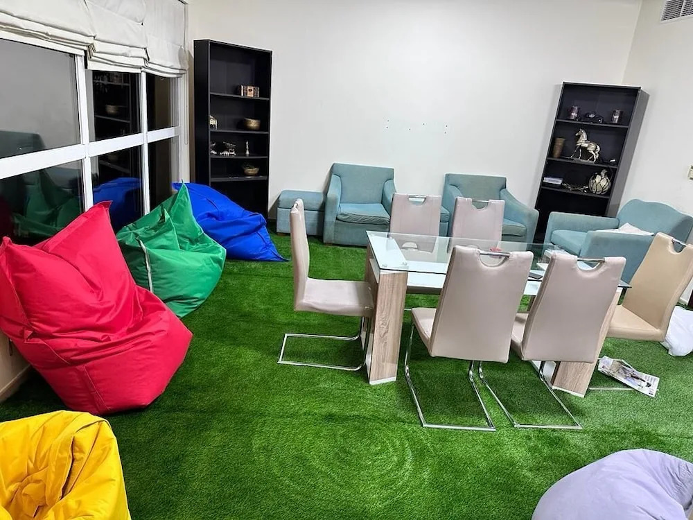 Хостел Business Backpackers JBR