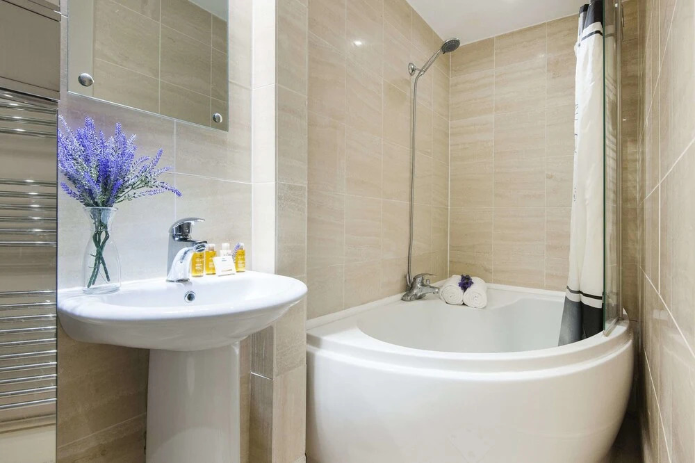 The Eardley Crescent Apartment - BAJ