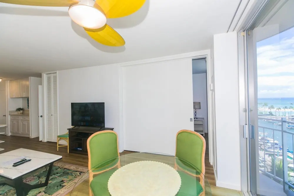Ilikai Marina One Bedroom Harbor View Condos - Walk to Ala Moana Beach Park!