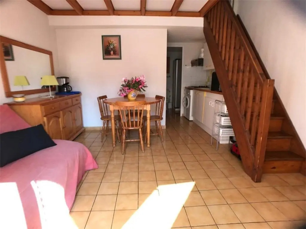 Villa T3 avec terrasse, 6 couchages, proche plage et commerces, quartier calme, parking privé - FR-1-81-365