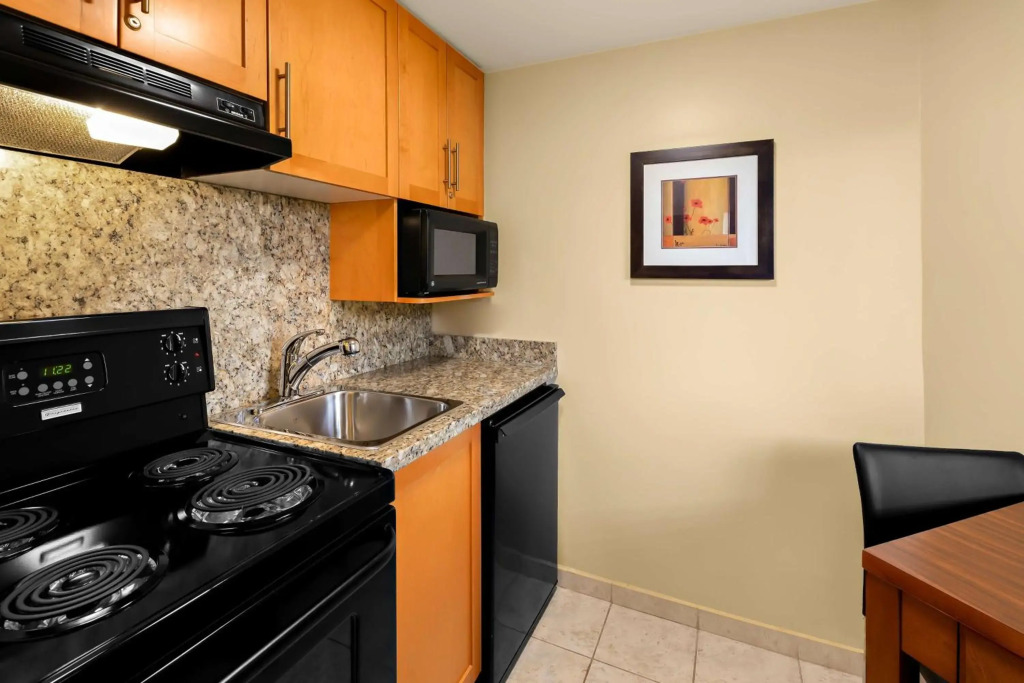 Best Western PLUS Inner Harbour Hotel