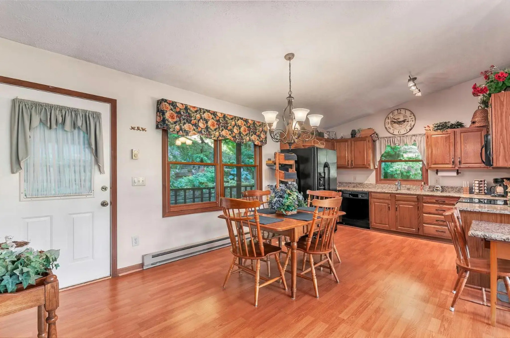 Bella Vista - Hot Tub and Pet Friendly