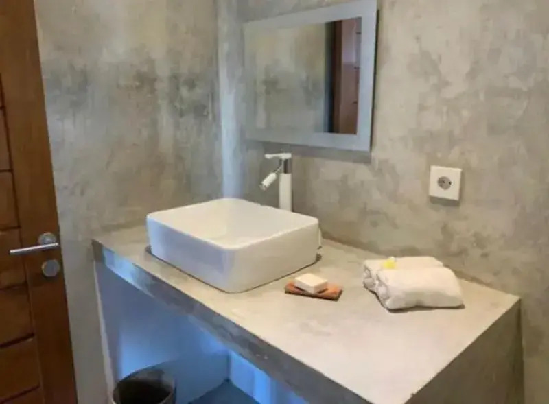 3 Monkeys Lembongan Studio apartments gym recovery centre