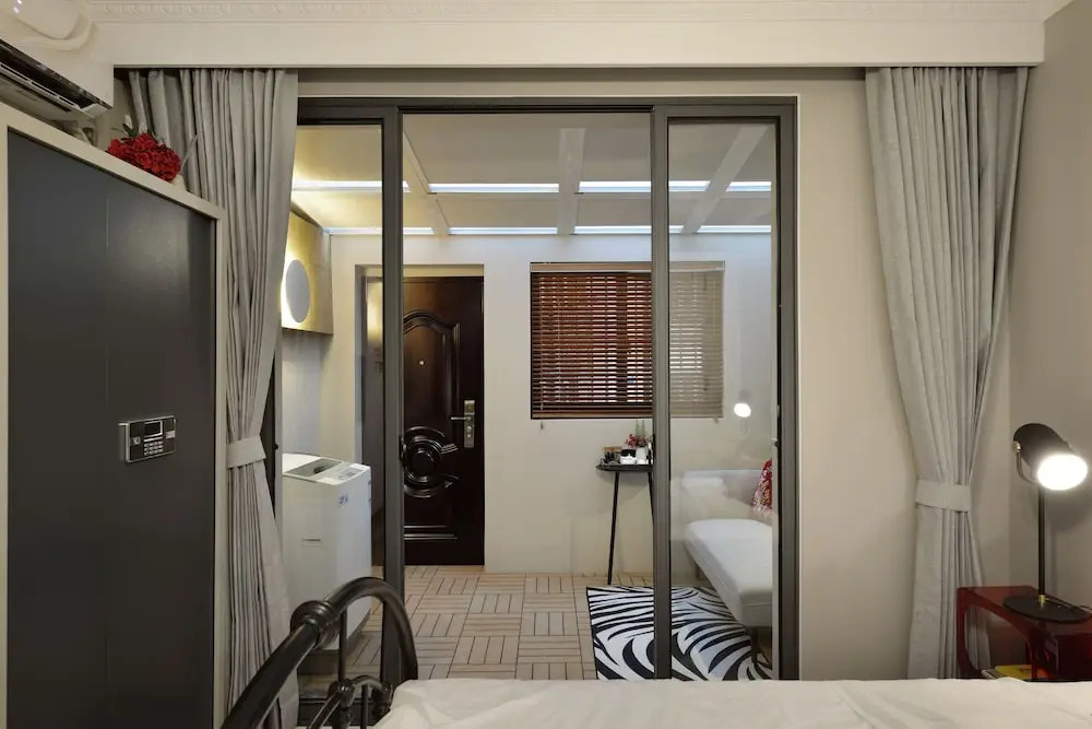 Newly Renovated 1BDR Apt Old Shanghai