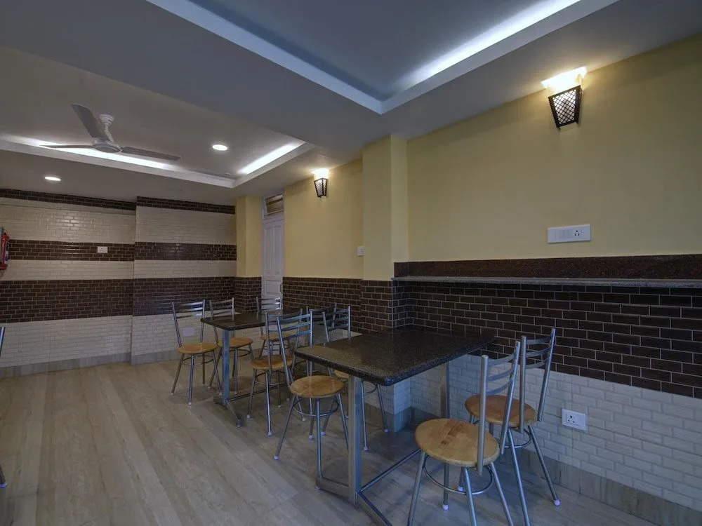 OYO 13465 Greendot Hotel