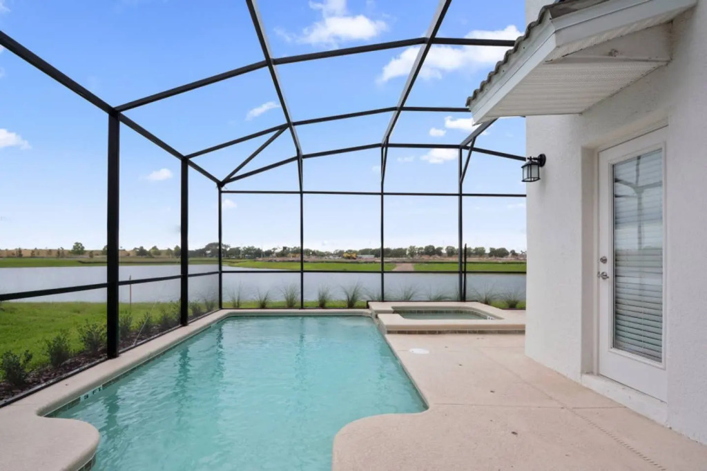 Spacious home with a great private pool near Disney