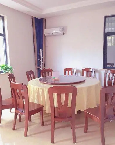 Lakeside Xiaozhu Guesthouse