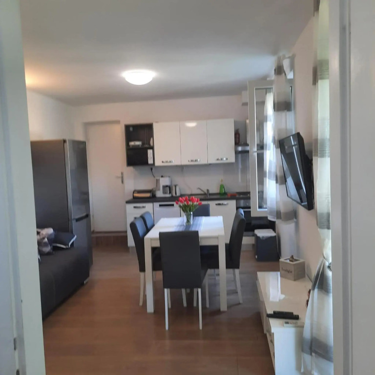 Beach apartment KATE with sea view, balcony and parking, MURTER, DALMATIA