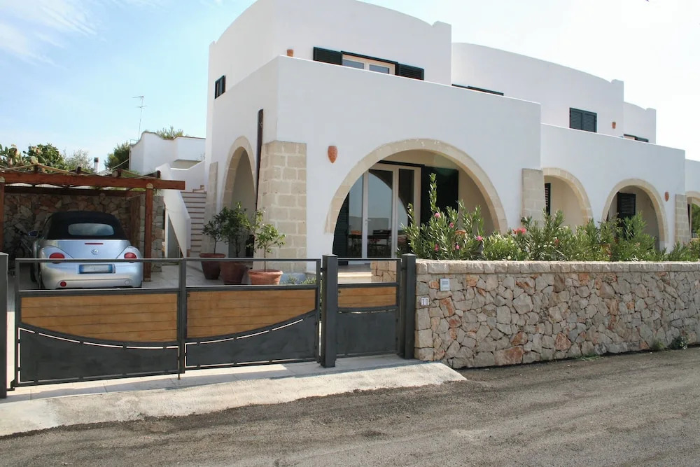 Apartment 2 With Pool And Sea View