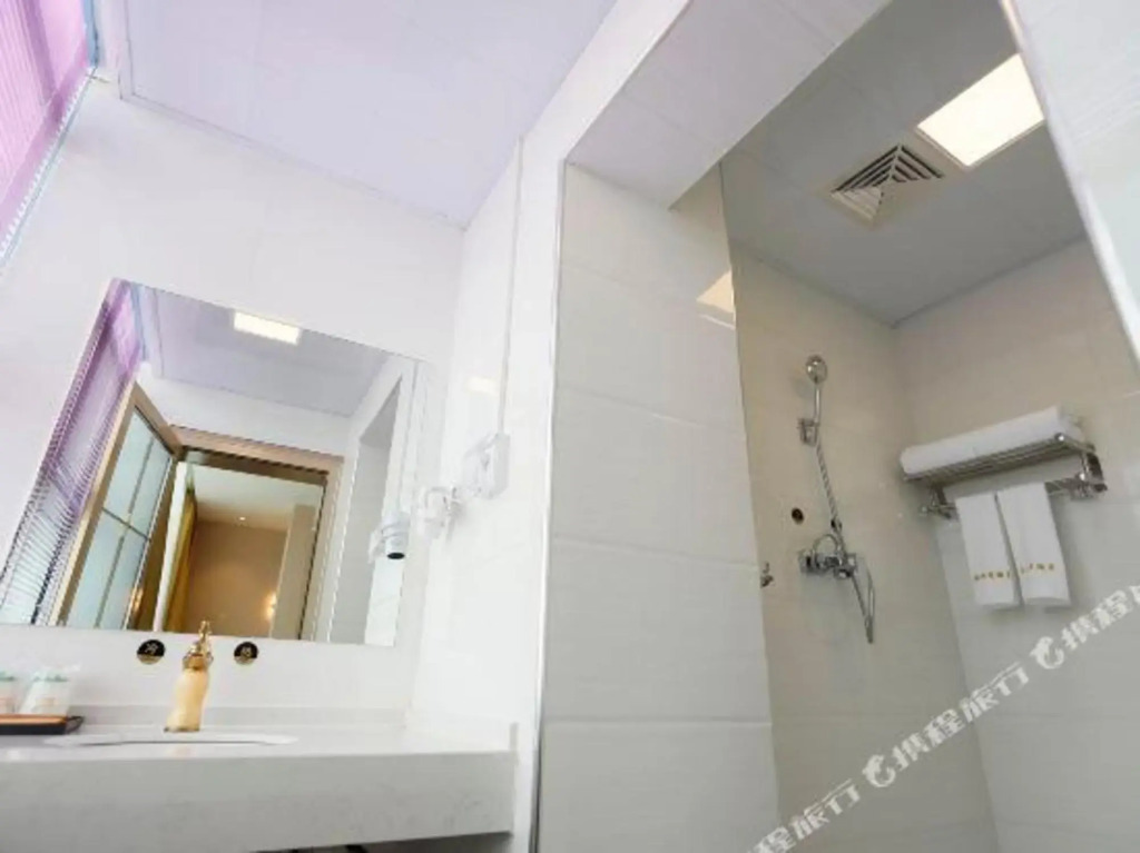 Wuhan Good Time Hotel (Tianhe Airport Hengdian Subway Station)