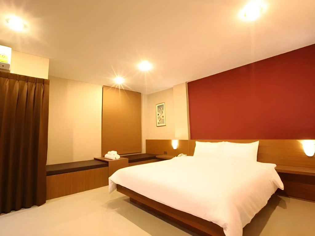 The Plubpla Serviced Apartment