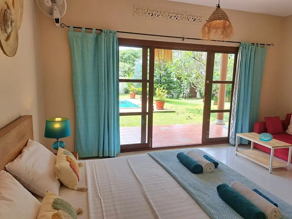 Lauras Guest House-adult only