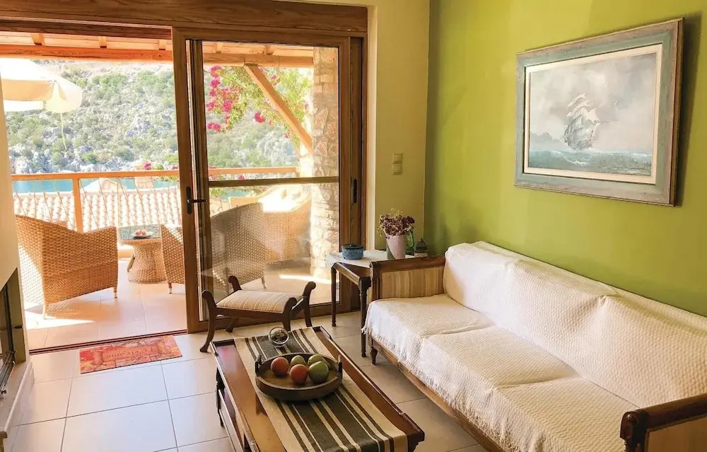 Awesome Home in Varia Kinouria With Wifi and 2 Bedrooms