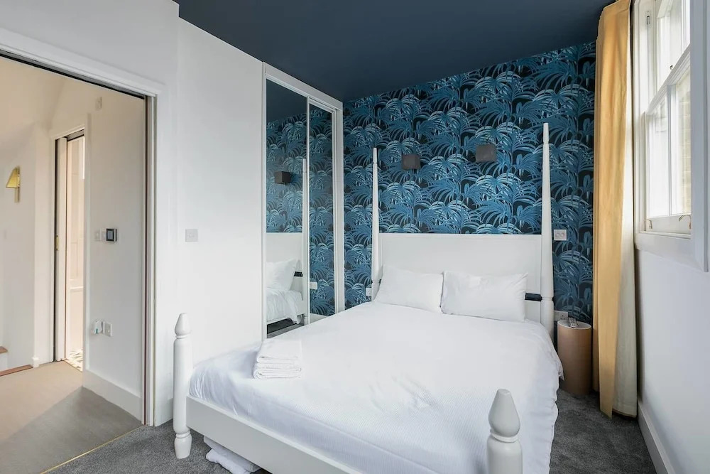 Designer two BR Apartment In Angel With Huge Terrace