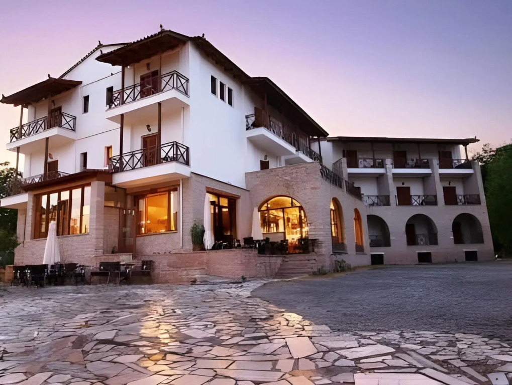 Mont Helmos Hotel