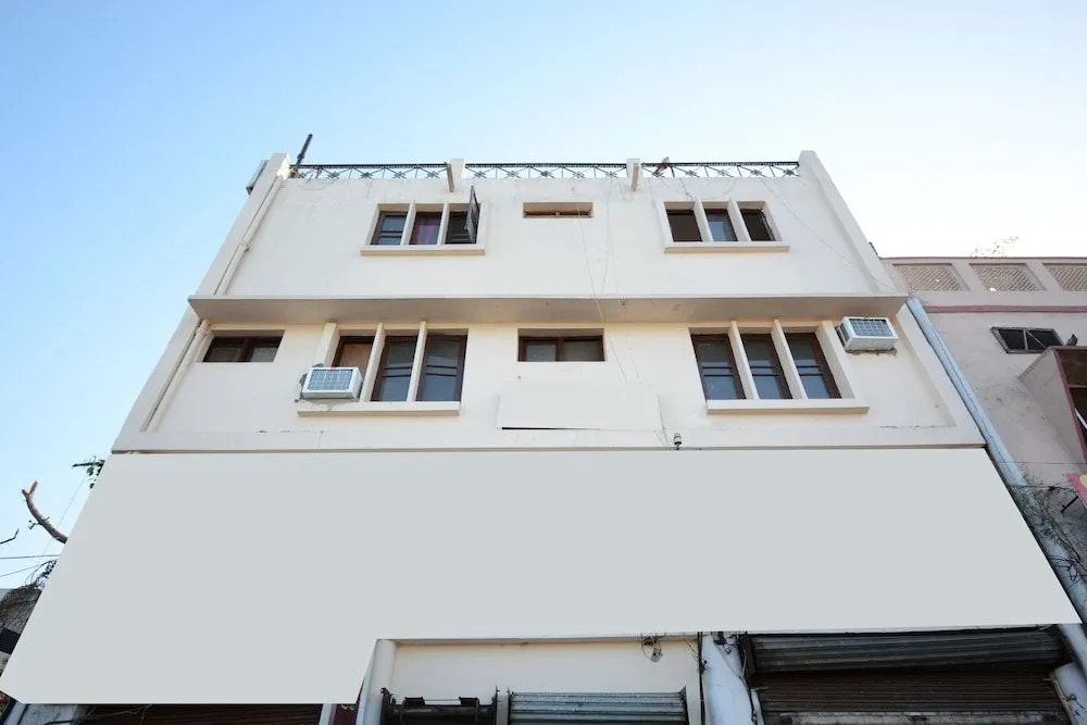 Oyo 30943 Hotel Tourist