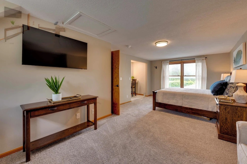 Game Room + Patio: 'bremer House Waverly Rental'