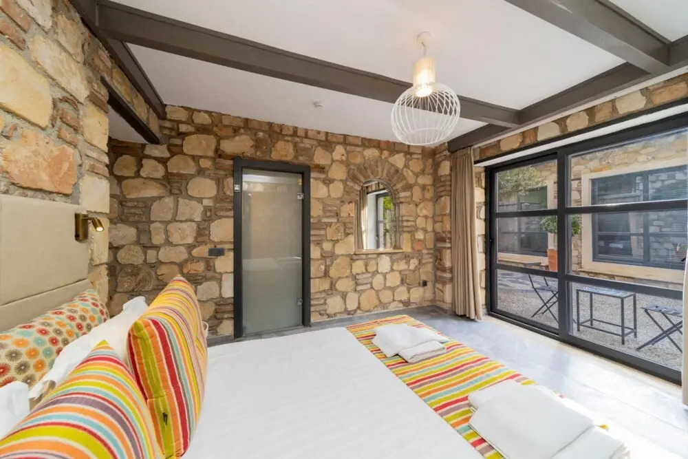 Amazing Hotel Room Near Hadrian s Gate