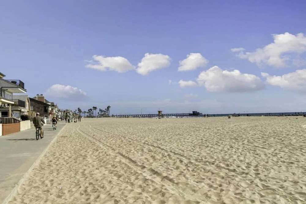 A5 Incredible Contemporary Beach Home With View and AC
