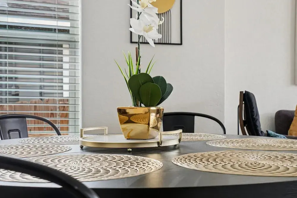 Minutes to Downtown Spacious 4BR 3BA Historic Gem