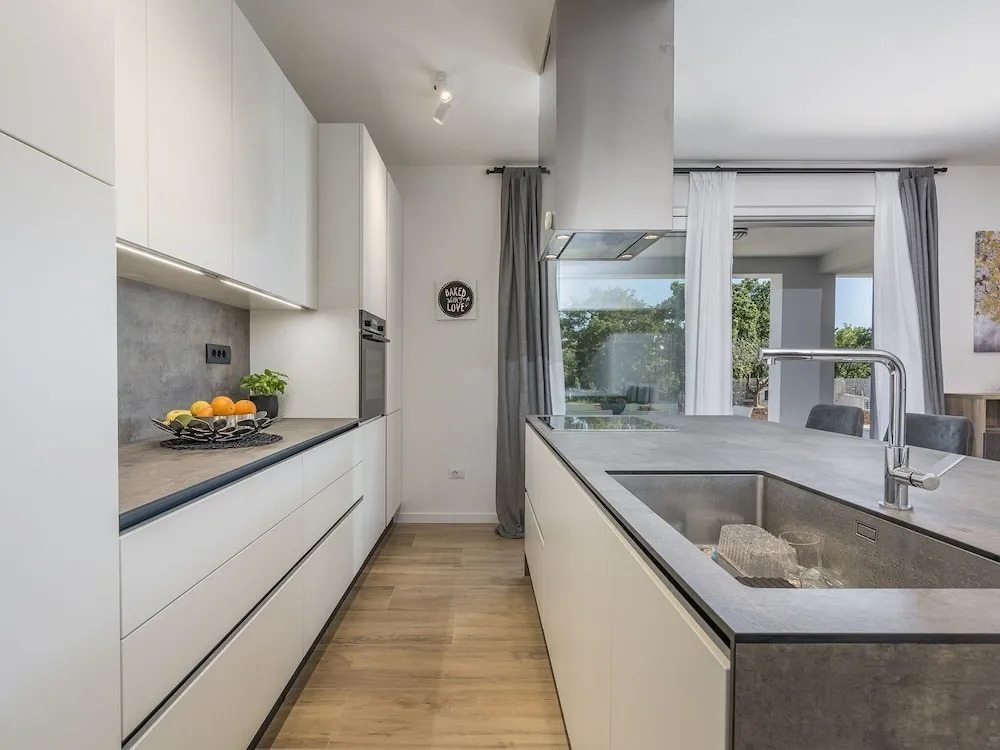 Modern Luxurious Villa For 8 10 People With Private Swimming Pool Near Porec