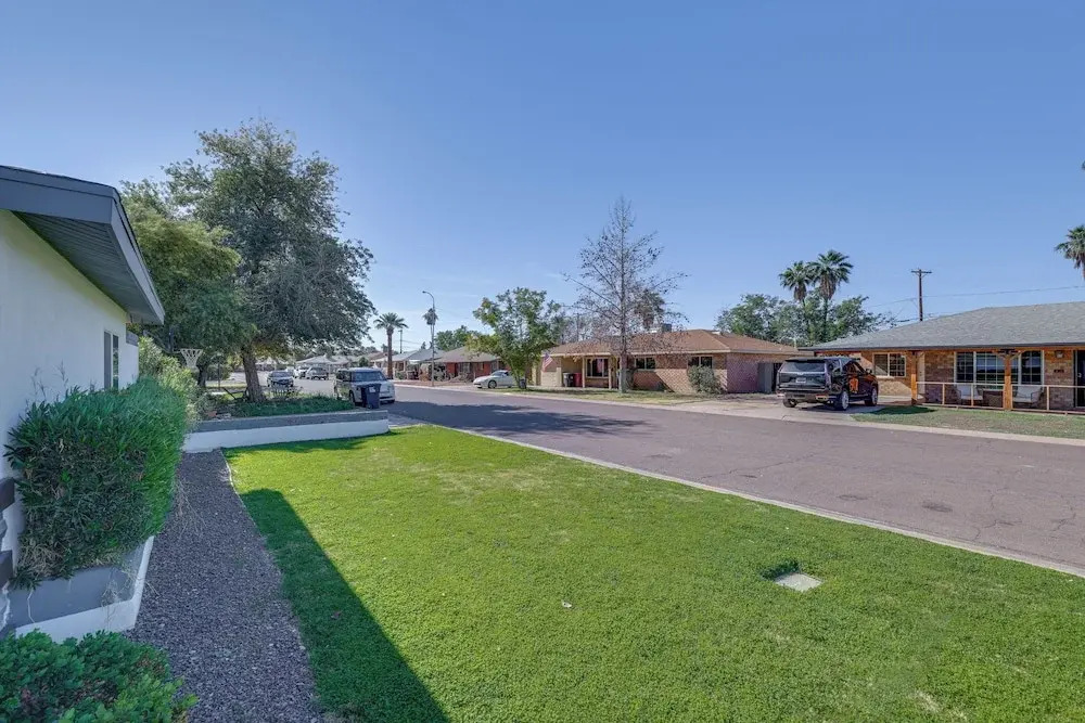2 Mi to Golf: Poolside Paradise in Scottsdale!