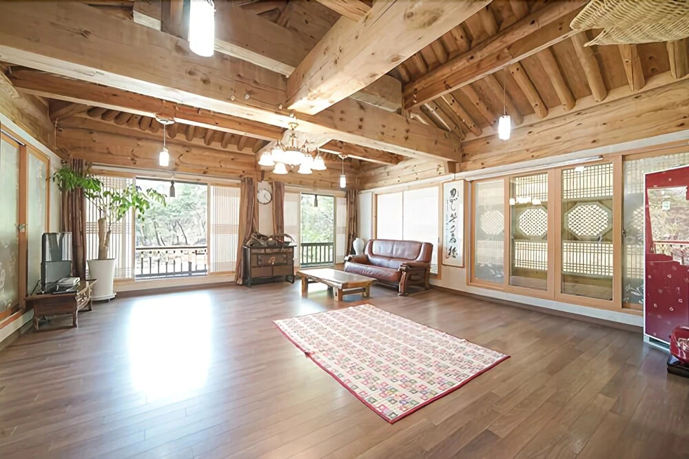 Hongchen Hanok Pine Scent Pension