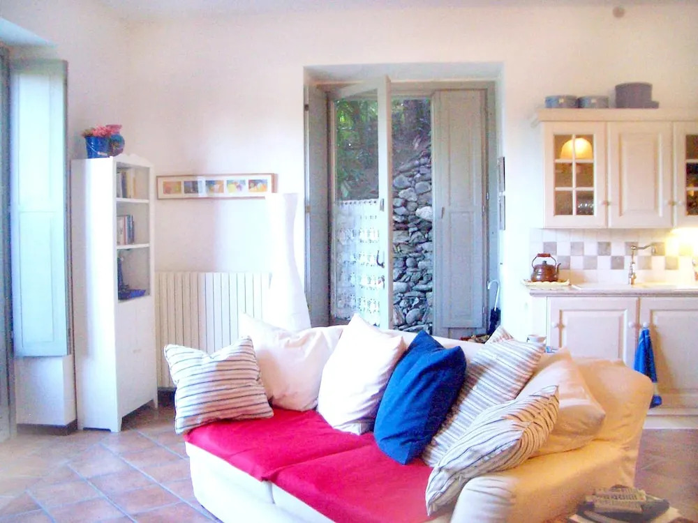 Apartment With one Bedroom in Belgirate, With Wonderful Lake View and Enclosed Garden - Near the Beach