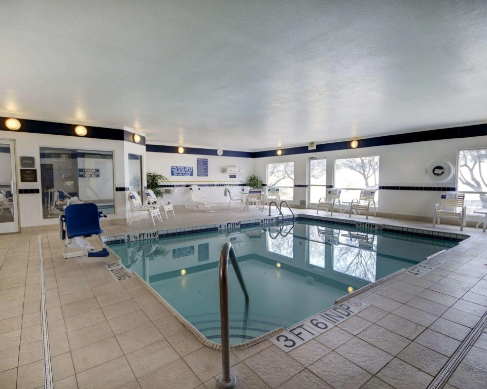 Comfort Suites University