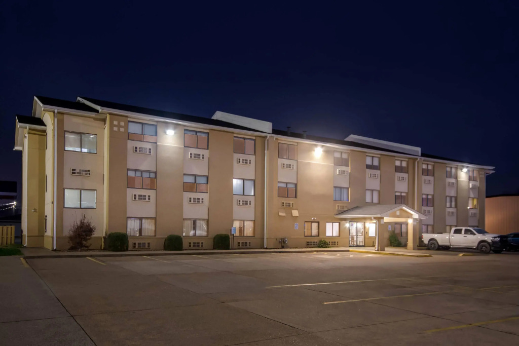 Super 8 by Wyndham Evansville East