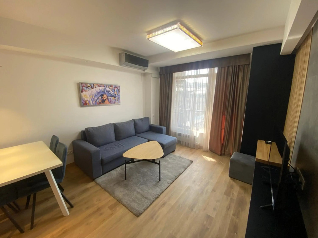 Luxury flat in 100 meters from republic square.