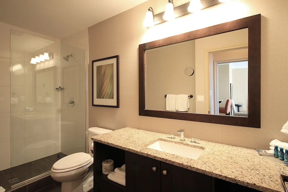 Grand Suites Grand Okanagan by KelownaGo