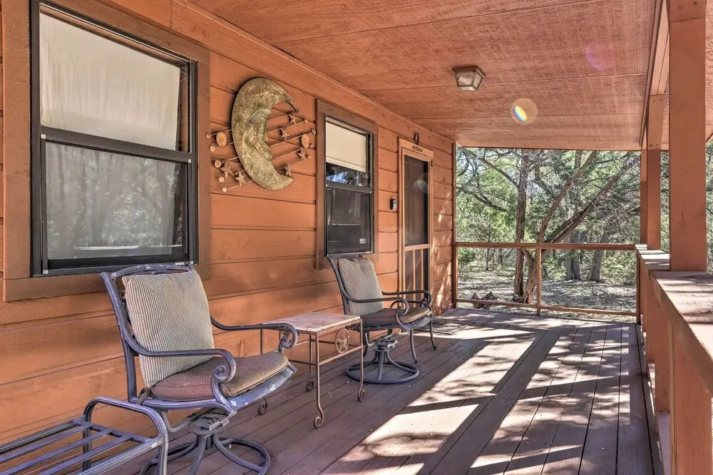 Rustic Canyon Lake Cabins w/ Hot Tub on ~ 3 Acres