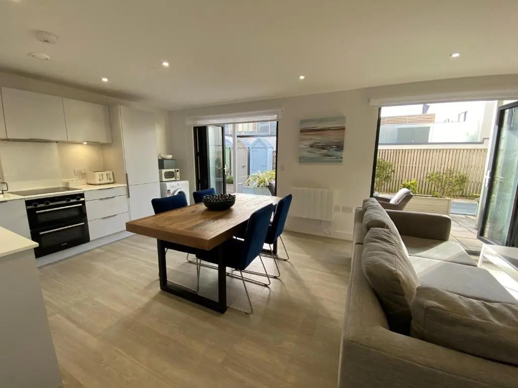 3 Middlecombe - Indoor Pool & 4 min walk to Beach!