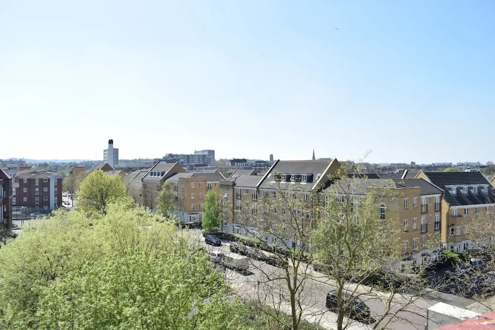 2 Bedroom Apartment Near Central London