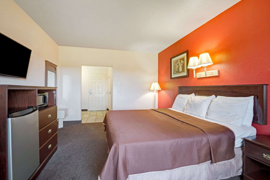 Howard Johnson by Wyndham Galveston