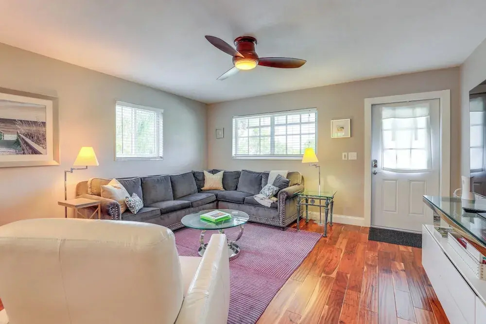 Walk to Beach & Marina: Singer Island Condo