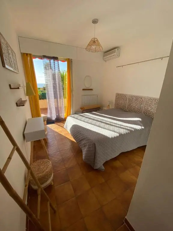 F2 cosy tout confort, vue mer à 100m des plages