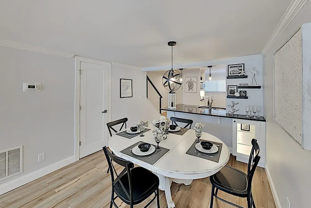 80courts 2 Bedroom Condo